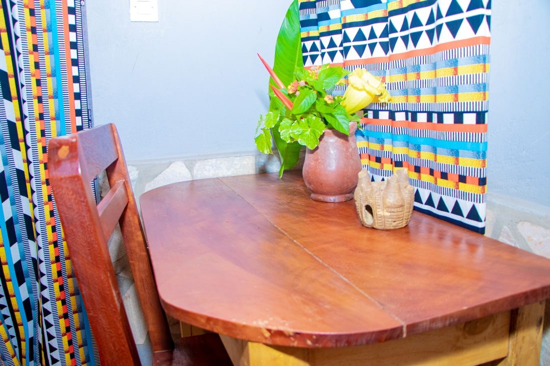 bungalow_bureau_zoom-min